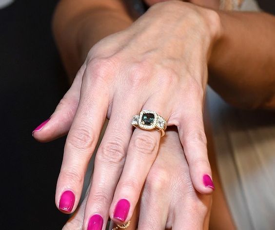 Heidi Klums Three-Stone Sapphire Ring